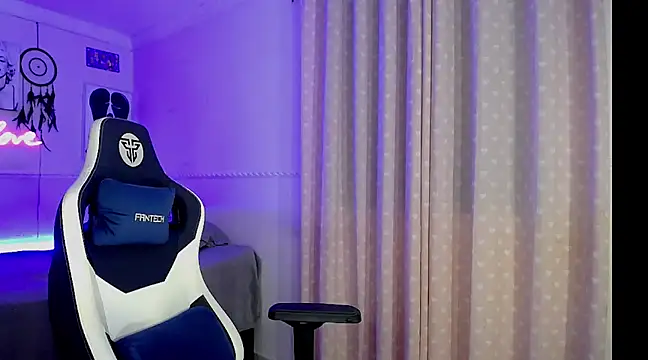 Snapshot of charlottesexxx chatting on March 12, 2025, 11:44 pm charlottesexxx online show from March 12, 2025, 11:44 pm