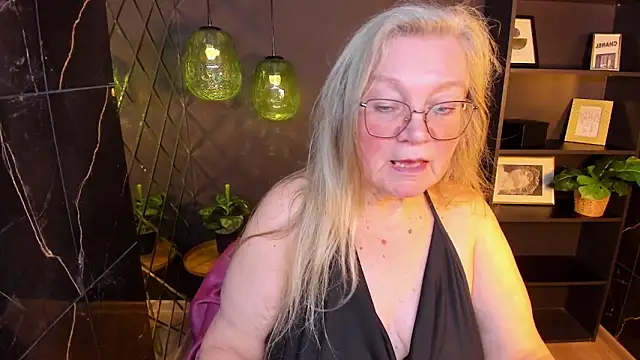 Snapshot of NataliMellow chatting on April 19, 2026, 6:10 pm NataliMellow online show from April 19, 2026, 6:10 pm