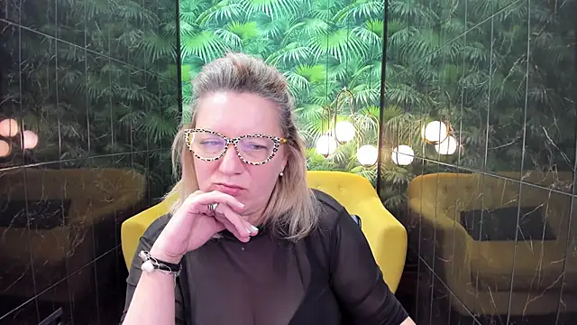 LeaPure online show from January 2, 2025, 11:20 am