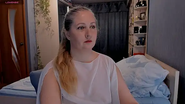 SweetLanna online show from April 1, 2026, 8:39 pm