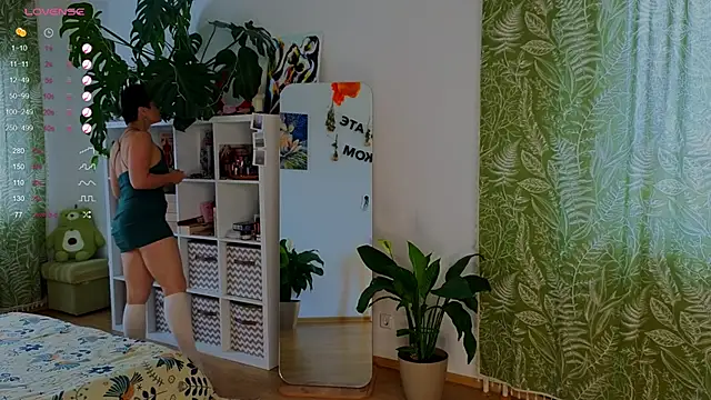 lana sky online show from October 13, 2025, 12:38 pm