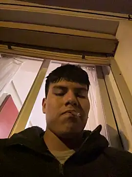 Snapshot of mikeeeeeell chatting on February 20, 2026, 10:32 pm mikeeeeeell online show from February 20, 2026, 10:32 pm