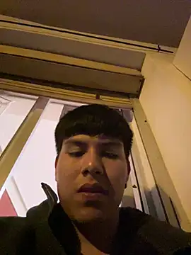 Snapshot of mikeeeeeell chatting on March 21, 2026, 10:35 pm mikeeeeeell online show from March 21, 2026, 10:35 pm