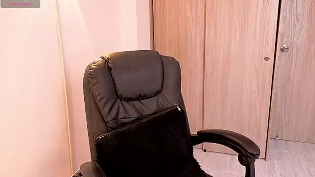 CRAZYBOYLOVE online show from February 15, 2026, 2:03 pm