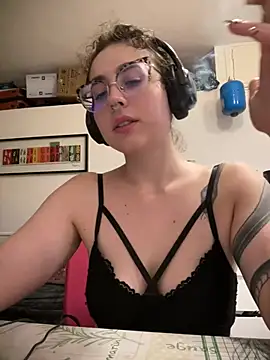 Snapshot of ladyturtle chatting on July 21, 2026, 10:01 pm ladyturtle online show from July 21, 2026, 10:01 pm