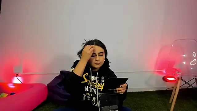 Snapshot of AbbyTaylorr chatting on September 19, 2025, 2:57 am AbbyTaylorr online show from September 19, 2025, 2:57 am