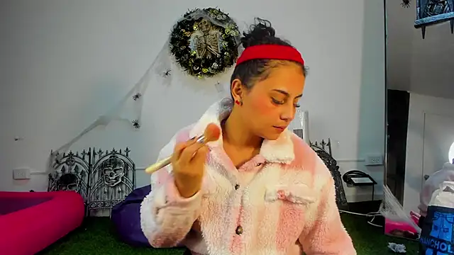 Snapshot of AbbyTaylorr chatting on October 3, 2025, 3:47 am AbbyTaylorr online show from October 3, 2025, 3:47 am