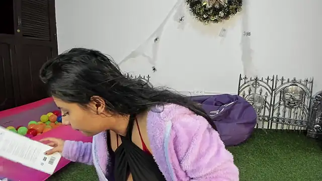 Snapshot of AbbyTaylorr chatting on October 8, 2025, 4:54 am AbbyTaylorr online show from October 8, 2025, 4:54 am