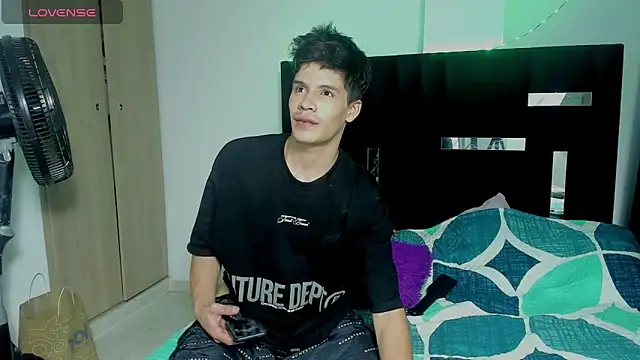 Snapshot of Dimitrixxx__ chatting on November 28, 2025, 9:23 am Dimitrixxx online show from November 28, 2025, 9:23 am