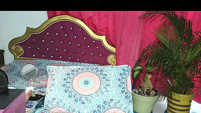 big boobsmature online show from November 24, 2025, 10:09 pm