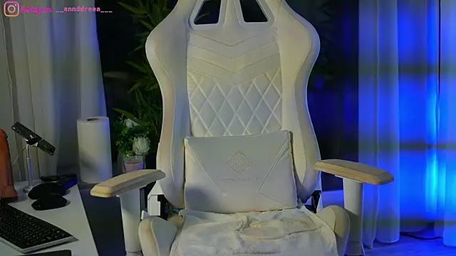 Snapshot of perfectt33n chatting on December 6, 2024, 11:44 am perfectt33n online show from December 6, 2024, 11:44 am