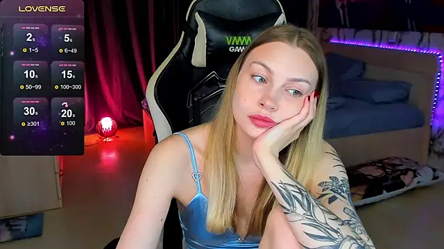 BiMolly online show from September 25, 2025, 7:50 pm