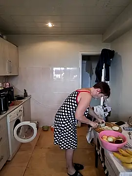  lady red  online show from October 25, 2025, 12:02 pm