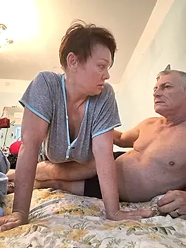  lady red  online show from October 31, 2025, 6:47 am