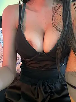 Snapshot of Cute_crystal chatting on May 21, 2026, 6:37 pm Cute crystal online show from May 21, 2026, 6:37 pm