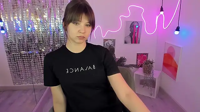 ElizaMild online show from March 2, 2025, 7:45 pm