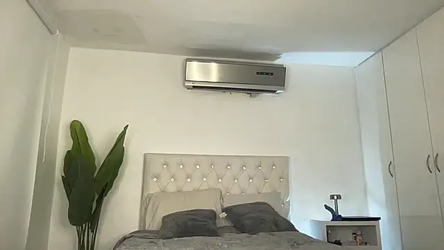 Snapshot of Michell_simons chatting on March 21, 2025, 7:44 am Michell simons online show from March 21, 2025, 7:44 am