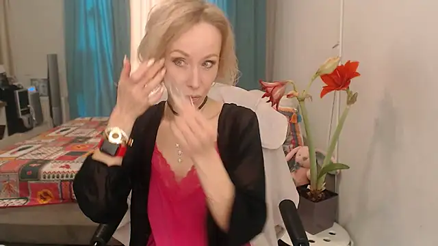 LuxuryNika online show from April 15, 2026, 12:34 pm