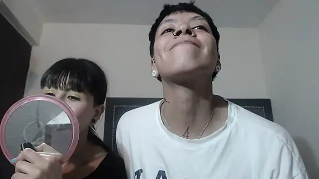 dulce maria x online show from January 12, 2025, 9:19 pm