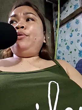 XXLorie 02 online show from April 25, 2026, 11:02 am