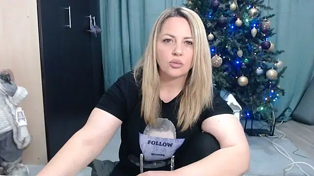 erikaerika online show from December 28, 2024, 9:31 am