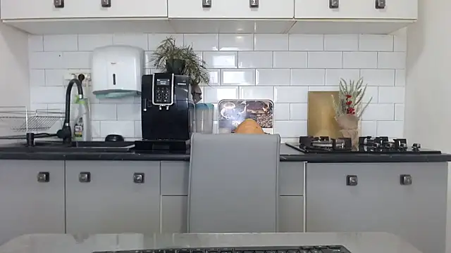 erikaerika online show from January 7, 2025, 11:48 am