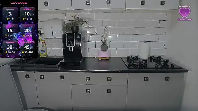 erikaerika online show from February 6, 2026, 8:29 am