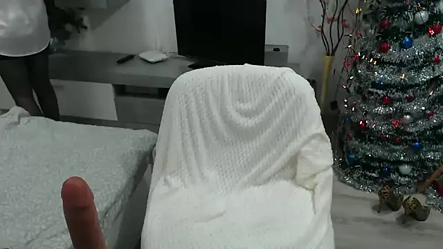 JullieMilf online show from December 28, 2024, 5:03 pm