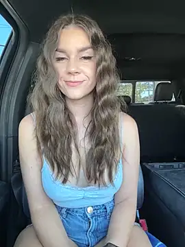 MaggyMayI online show from October 23, 2025, 4:39 pm