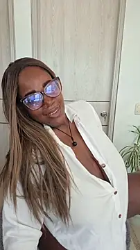 Snapshot of Adrilovechocolate chatting on October 18, 2025, 4:08 pm Adrilovechocolate online show from October 18, 2025, 4:08 pm