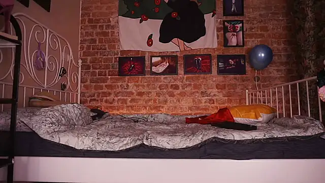 Evelively online show from September 25, 2025, 3:32 am