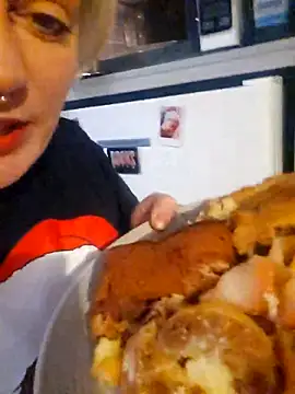 Snapshot of PinkTheHawk chatting on November 23, 2025, 8:25 am PinkTheHawk online show from November 23, 2025, 8:25 am