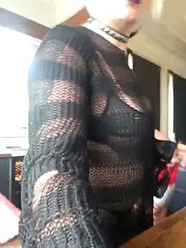 Snapshot of PinkTheHawk chatting on December 2, 2025, 5:57 am PinkTheHawk online show from December 2, 2025, 5:57 am