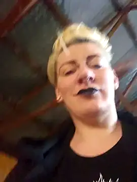 Snapshot of PinkTheHawk chatting on December 3, 2025, 6:43 am PinkTheHawk online show from December 3, 2025, 6:43 am