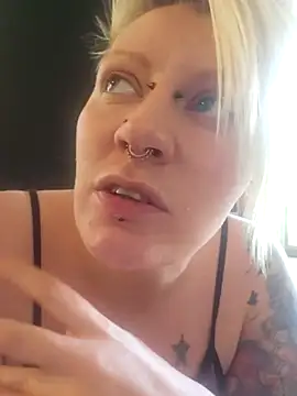 Snapshot of PinkTheHawk chatting on December 4, 2025, 2:54 am PinkTheHawk online show from December 4, 2025, 2:54 am