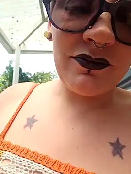 Snapshot of PinkTheHawk chatting on January 10, 2026, 1:07 am PinkTheHawk online show from January 10, 2026, 1:07 am