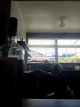 Snapshot of PinkTheHawk chatting on February 19, 2026, 10:39 pm PinkTheHawk online show from February 19, 2026, 10:39 pm