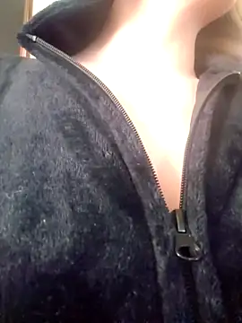 Snapshot of PinkTheHawk chatting on March 4, 2026, 1:33 am PinkTheHawk online show from March 4, 2026, 1:33 am