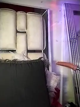 chelaqueen  online show from January 17, 2026, 3:11 am