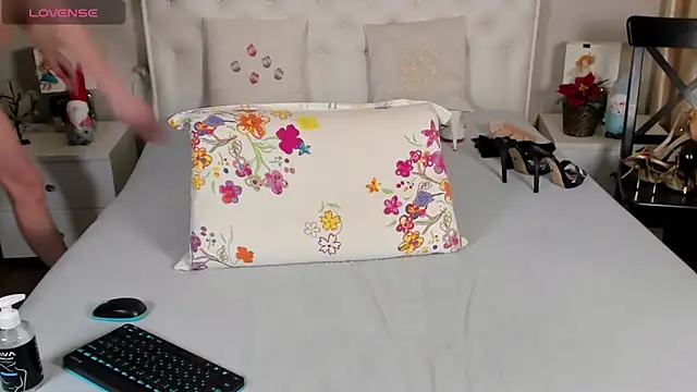 Snapshot of EvelinaX chatting on December 22, 2024, 8:25 pm EvelinaX online show from December 22, 2024, 8:25 pm