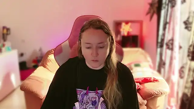 kisicaxx online show from March 8, 2025, 8:00 am