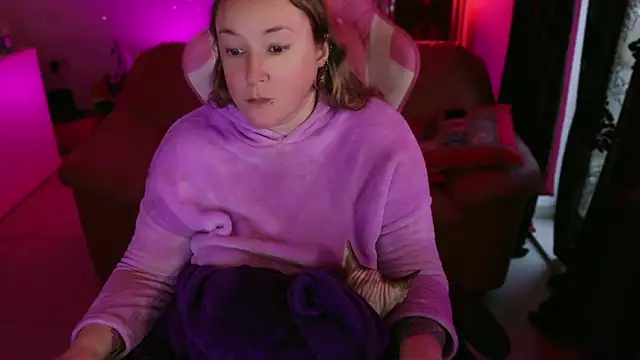 kisicaxx online show from March 11, 2025, 5:02 pm