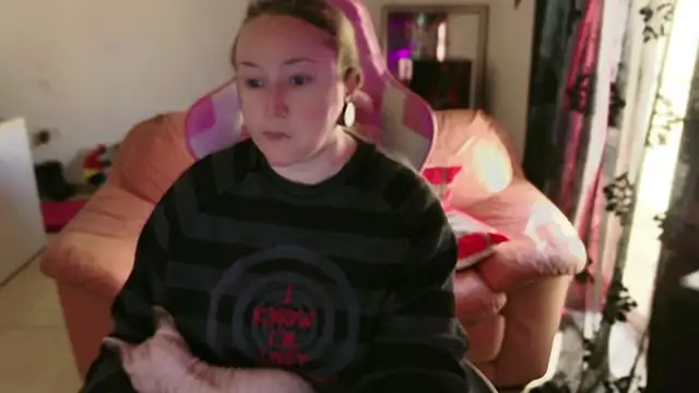 kisicaxx online show from March 19, 2025, 1:29 pm