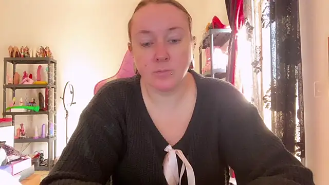 kisicaxx online show from December 18, 2025, 9:26 am