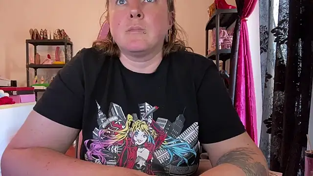 kisicaxx online show from April 26, 2026, 3:42 pm