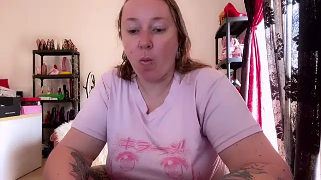 Snapshot of kisicaxx chatting on May 12, 2026, 8:55 am kisicaxx online show from May 12, 2026, 8:55 am
