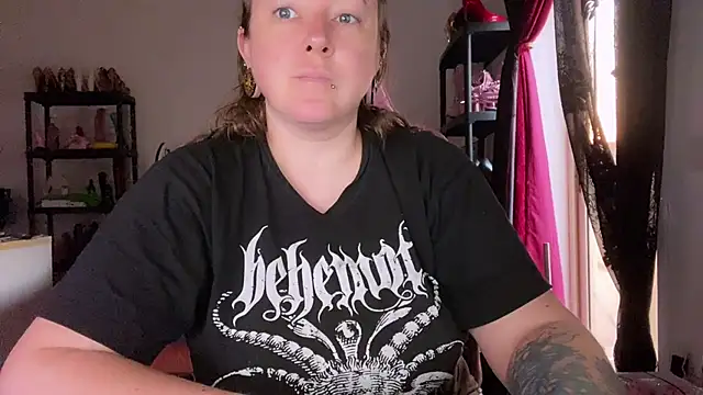 kisicaxx online show from June 27, 2026, 4:06 am