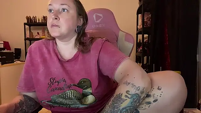 kisicaxx online show from July 7, 2026, 7:29 pm