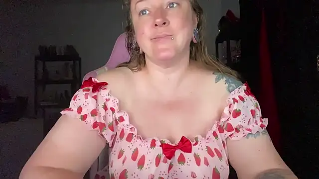 kisicaxx online show from July 10, 2026, 3:44 am