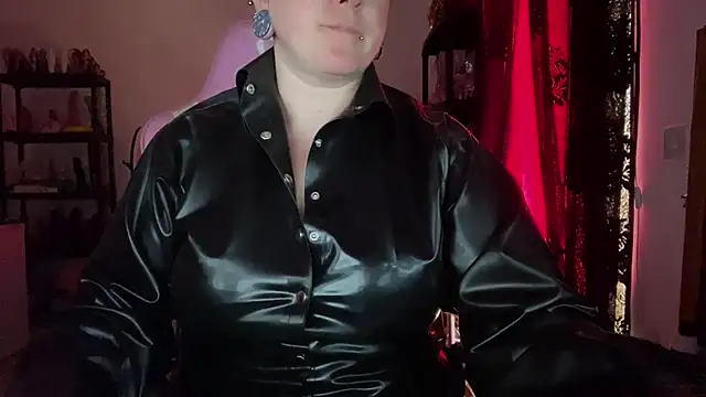 kisicaxx online show from July 14, 2026, 10:21 am